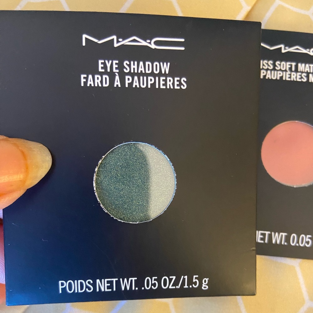 Mac Eyeshadow - Picture 5 of 7